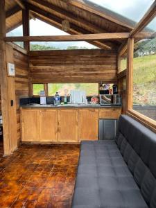 Dapur atau dapur kecil di AIKA Reserva Glamping Tabio