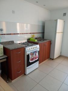 a kitchen with a stove and a refrigerator at El Depto de Roberto in Villa María