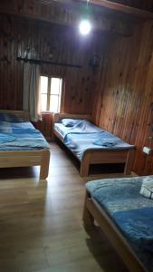 Tempat tidur dalam kamar di Uvac smestaj Jovanović