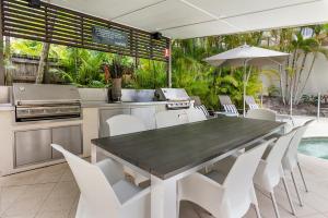 Κήπος έξω από το Penthouse with Private Roof top terrace- NOOSA +14 φωτογραφίες