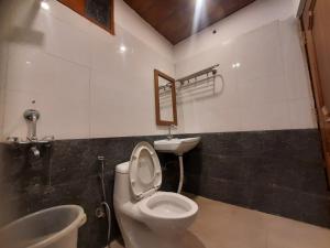 a bathroom with a toilet and a sink at Hotel MountMemory , Barkot-Yamunotri in Barkot