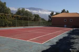Tenis alebo squash v ubytovaní Residence Poseidon alebo jeho okolí