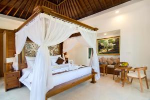 Postel nebo postele na pokoji v ubytování Danakha Villa Ubud