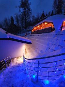 U Tadka dom z jacuzzi na zielonej v zimě