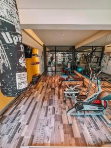 Spordikeskus ja/või sportimisvõimalused majutusasutuses Three O Nine Hotel