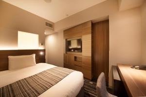 Postel nebo postele na pokoji v ubytování Hotel Sunroute Ginza + 37 fotografií