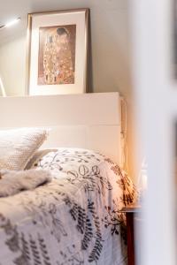 A bed or beds in a room at Apartament Cal Marinall