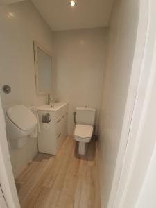 A bathroom at Cas Catalá Living