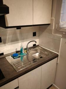 a kitchen with a sink and a counter top at Isi GuestHouse 29 in Iesi