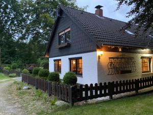 Κήπος έξω από το Ferienwohnung zwischen Wald und See