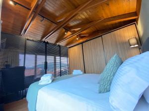 Apollon Loft客房内的一张或多张床位