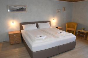 Кровать или кровати в номере Gästehaus Zum Stehling