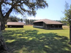 two buildings in a field with a large tree at LE PETIT FROUAS SUD in Vielle-Saint-Girons +3 photos