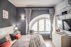 Kuchnia lub aneks kuchenny w obiekcie Colosseum Royal Apartment