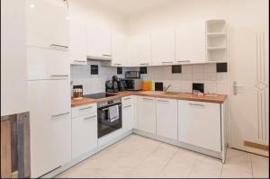 Kuchyňa alebo kuchynka v ubytovaní Comfortable Apartments Vienna 1100 with contactless Check-in