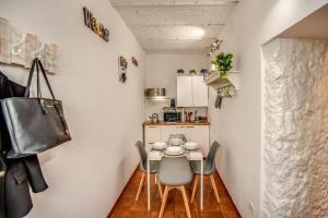 Kuchnia lub aneks kuchenny w obiekcie Colosseum Royal Apartment