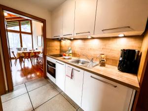 Kuchyň nebo kuchyňský kout v ubytování Haus am Balsberg
