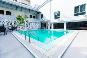 Kolam renang di atau dekat dengan Isglo Hotels Ikoyi