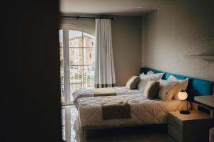 Letto o letti in una camera di Dock 1 Boutique Hotel