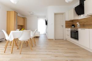 Fotografie z fotogalerie ubytování Apartments Jelena Vantačići v destinaci Vantačići + 41 fotografií