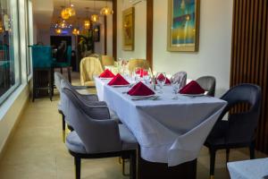 En restaurang eller annat matställe på Isglo Hotels Ikoyi