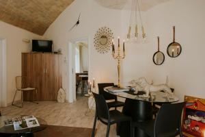 a living room with a table with a dog statue on it at Lo Scorcio, casa vacanza nel cuore dei Sassi con vista incantevole con Self check-in in Matera