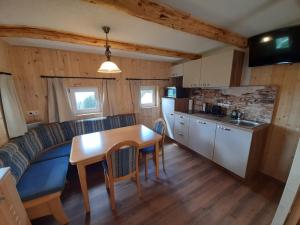Kuchyň nebo kuchyňský kout v ubytování Ferienhütte Zetzhirsch