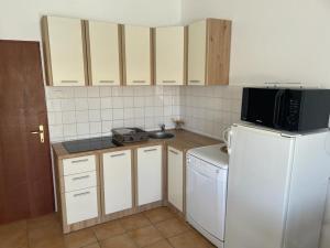 Kuchyň nebo kuchyňský kout v ubytování Apartment E&M + 22 fotografií