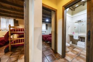 A bathroom at RuralEcofilabres