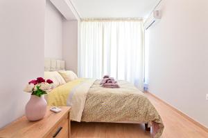 Ένα ή περισσότερα κρεβάτια σε δωμάτιο στο Modern flat in the heart of Port of Piraeus (D2)