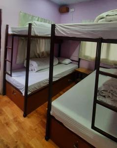 Rúm í herbergi á Margik Backpackers Hostel