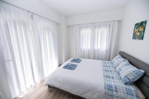 Fotografia z galérie ubytovania Design Apartment with swimming pool near the beach (A1) v Aténach