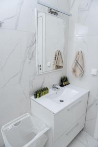 Fotografia z galérie ubytovania Design Apartment with swimming pool near the beach (A1) v Aténach