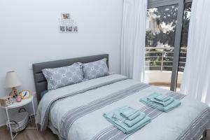 Fotografia z galérie ubytovania Design Apartment with swimming pool near the beach (A1) v Aténach
