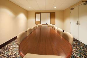 a conference room with a wooden table and chairs at Sonesta ES Suites Baton Rouge University at Southgate in Baton Rouge +22 photos