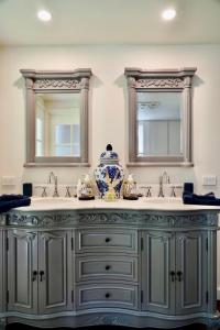 a bathroom with a large sink and a mirror at Elegant bluestone cottage located at the Red Hill Peony Estate in Red Hill