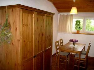 Fotografie z fotogalerie ubytování Ferienwohnung im DG, Parkplatz vorm Haus, WLAN v destinaci Bielatal