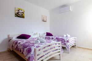 Postel nebo postele na pokoji v ubytování YourHouse Can Escandeu + 22 fotografií