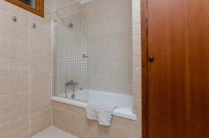 Koupelna v ubytování YourHouse Can Escandeu
