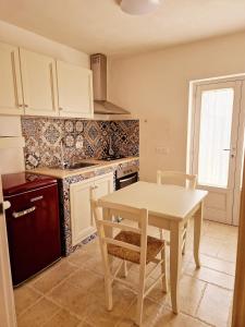 A kitchen or kitchenette at Villa Anna holiday house