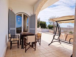 A balcony or terrace at Villa Anna holiday house