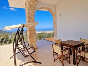 A balcony or terrace at Villa Anna holiday house