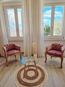 A seating area at Villa Anna holiday house