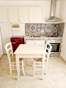 A kitchen or kitchenette at Villa Anna holiday house