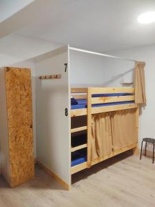 Krevet ili kreveti na kat u jedinici u objektu Albergue Santos