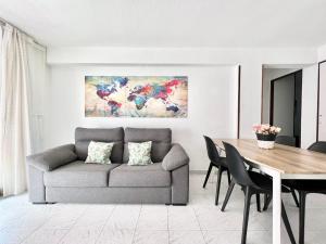 a living room with a couch and a table at Apartamentos Zaragoza in Salou