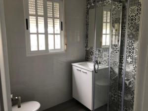 Kúpeľňa v ubytovaní casa Encarni, balcon de las cuevas + 19 fotografií