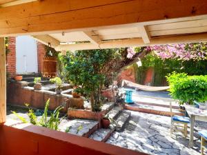 Vonkajšia záhrada v ubytovaní Corfu Town Garden Cottage