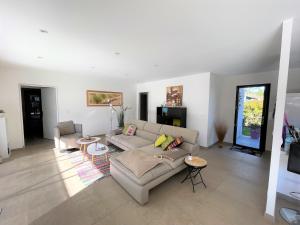 TV/trung tâm giải trí tại VILLA LUCIA, moderne avec piscine tempérée, ping pong, proche plage à Vieux-Boucau