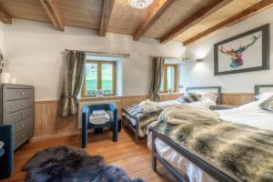 Łóżko lub łóżka w pokoju w obiekcie Luxury Chalet Morzine with stunning mountain views